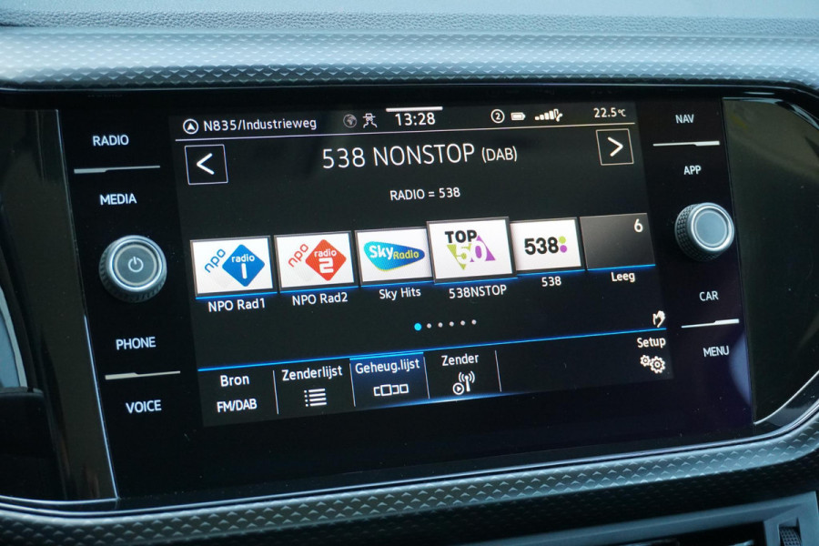 Volkswagen T-Cross 1.0 TSI Life + CAMERA / TREKHAAK / APPLE CARPLAY