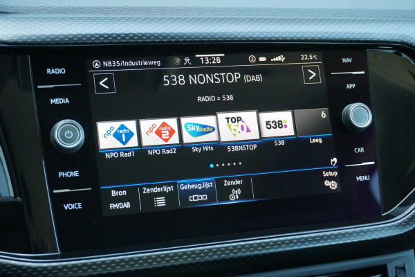 Volkswagen T-Cross 1.0 TSI Life + CAMERA / TREKHAAK / APPLE CARPLAY