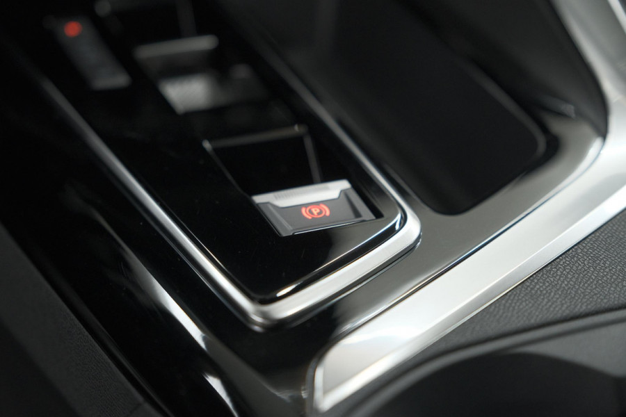 Peugeot 3008 PureTech 130 EAT8 GT Black Pack | Camera | Adaptieve Cruise Control | Elektronische Kofferklep | Apple Carplay