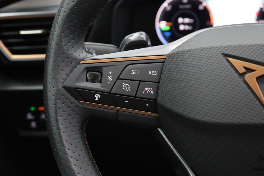 CUPRA Formentor 1.4 e-Hybrid 204 PK Performance PHEV, Panoramadak, Kuipstoelen, Memory, Adap. Cruise Control