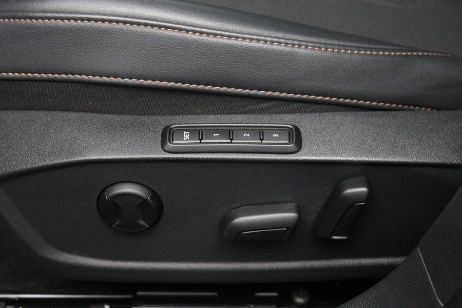CUPRA Formentor 1.4 e-Hybrid 204 PK Performance PHEV, Panoramadak, Kuipstoelen, Memory, Adap. Cruise Control