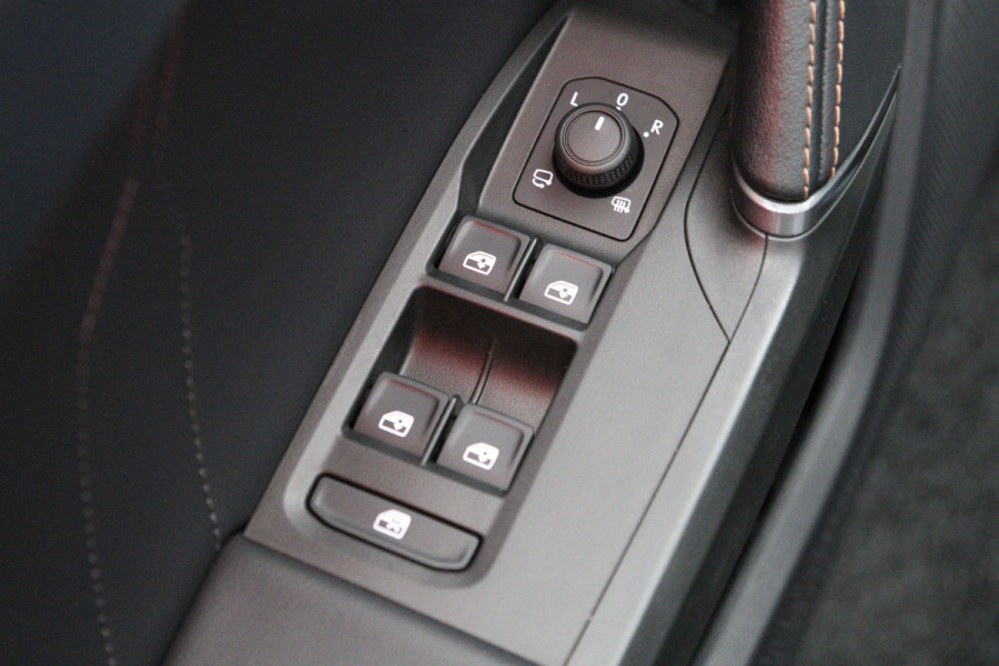 CUPRA Formentor 1.4 e-Hybrid 204 PK Performance PHEV, Panoramadak, Kuipstoelen, Memory, Adap. Cruise Control