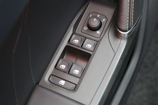 CUPRA Formentor 1.4 e-Hybrid 204 PK Performance PHEV, Panoramadak, Kuipstoelen, Memory, Adap. Cruise Control