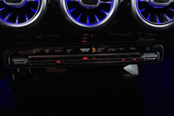 Mercedes-Benz A-Klasse 180 Business Solution Luxury (SFEERVERLICHTING, TREKHAAK UITKLAPBAAR, STOELVERWARMING, 1e EIGENAAR, CAMERA)
