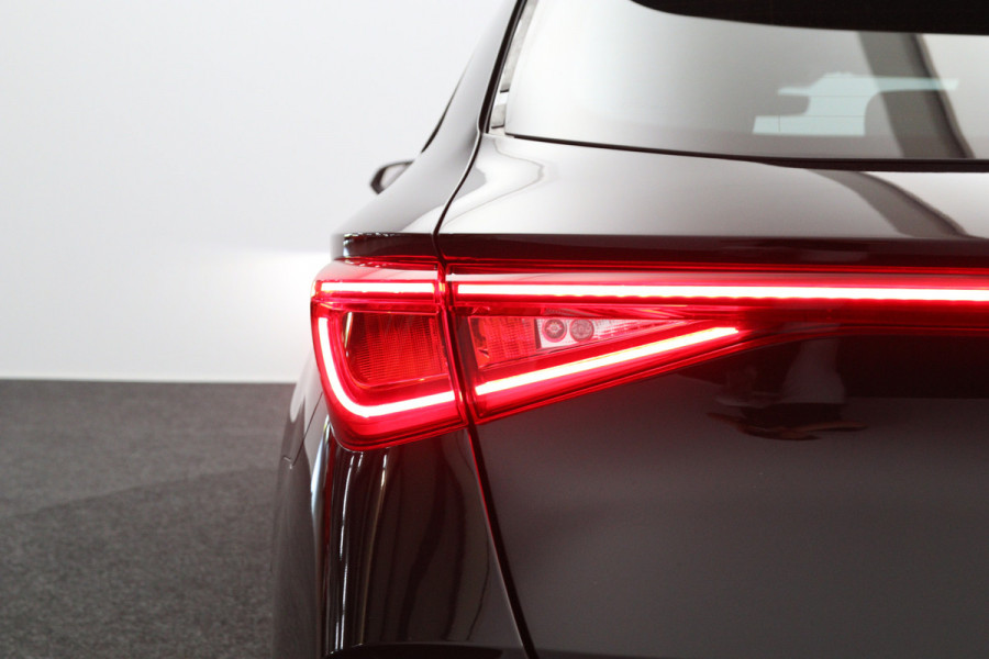 CUPRA Leon Sportstourer 1.4 e-Hybrid Essential, Memory, Stuur- & Stoelverwarming, Camera, Cruise Control