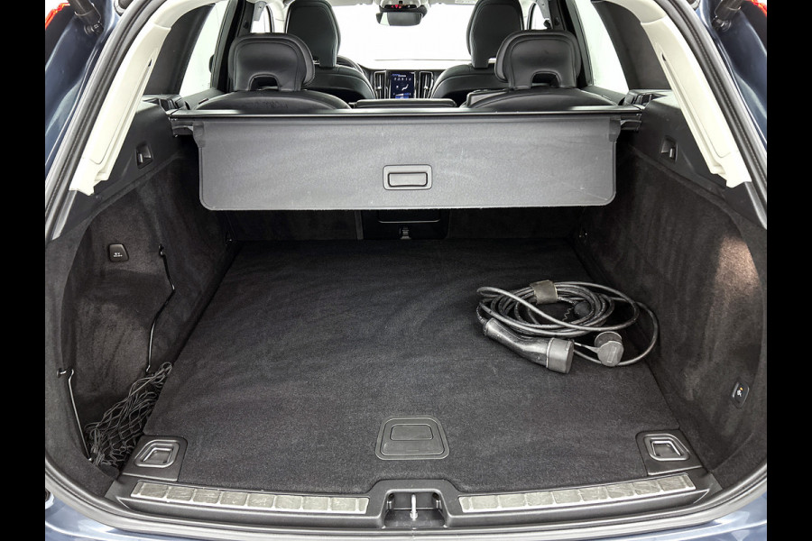 Volvo XC60 2.0 T6 Hybride AWD Inscription / SOH 88% / Panoramadak / Trekhaak / Leder lux./Stuur-Stoelverw / Pdc+camera / Audio & Park Ass./ Lighting / Apk 06-2027