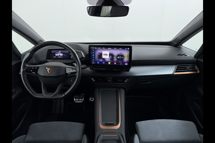 CUPRA Born Performance One 62kWh SOH 93,7% Sport-Comfort Stoelen Navi Camera Stoel+Stuurverwarming Adap.Cruise Android Auto Apple Carplay P Elek.Stoelen Keyless advanced Privacy Glas Lmv Coper Isofix Bluetooth Led Rijstrooksensor 1e Eigenaar Origineel Nederlandse Auto