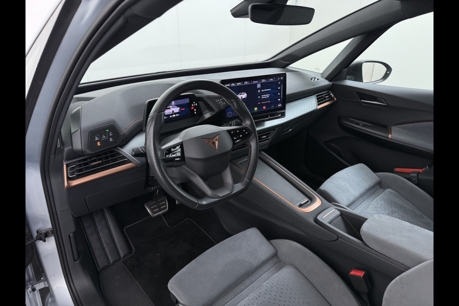 CUPRA Born Performance One 62kWh SOH 93,7% Sport-Comfort Stoelen Navi Camera Stoel+Stuurverwarming Adap.Cruise Android Auto Apple Carplay P Elek.Stoelen Keyless advanced Privacy Glas Lmv Coper Isofix Bluetooth Led Rijstrooksensor 1e Eigenaar Origineel Nederlandse Auto
