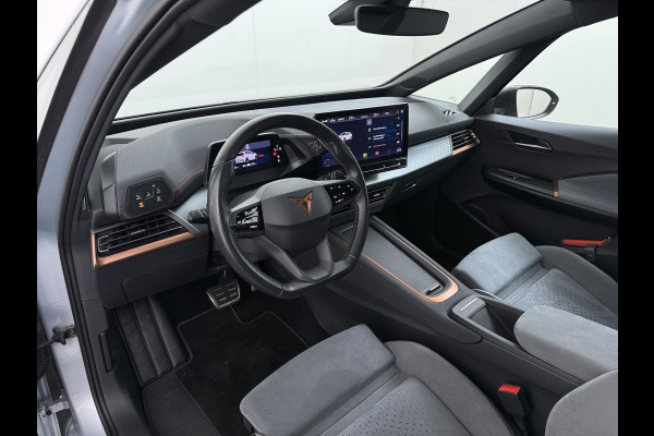 CUPRA Born Performance One 62kWh SOH 93,7% Sport-Comfort Stoelen Navi Camera Stoel+Stuurverwarming Adap.Cruise Android Auto Apple Carplay P Elek.Stoelen Keyless advanced Privacy Glas Lmv Coper Isofix Bluetooth Led Rijstrooksensor 1e Eigenaar Origineel Nederlandse Auto