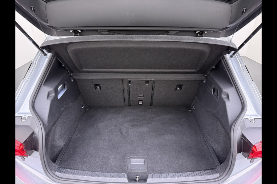 CUPRA Born Performance One 62kWh SOH 93,7% Sport-Comfort Stoelen Navi Camera Stoel+Stuurverwarming Adap.Cruise Android Auto Apple Carplay P Elek.Stoelen Keyless advanced Privacy Glas Lmv Coper Isofix Bluetooth Led Rijstrooksensor 1e Eigenaar Origineel Nederlandse Auto