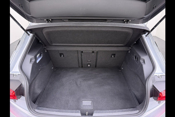CUPRA Born Performance One 62kWh SOH 93,7% Sport-Comfort Stoelen Navi Camera Stoel+Stuurverwarming Adap.Cruise Android Auto Apple Carplay P Elek.Stoelen Keyless advanced Privacy Glas Lmv Coper Isofix Bluetooth Led Rijstrooksensor 1e Eigenaar Origineel Nederlandse Auto