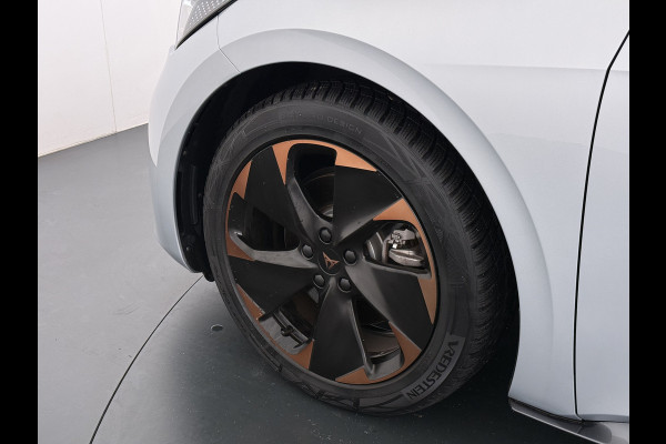 CUPRA Born Performance One 62kWh SOH 93,7% Sport-Comfort Stoelen Navi Camera Stoel+Stuurverwarming Adap.Cruise Android Auto Apple Carplay P Elek.Stoelen Keyless advanced Privacy Glas Lmv Coper Isofix Bluetooth Led Rijstrooksensor 1e Eigenaar Origineel Nederlandse Auto