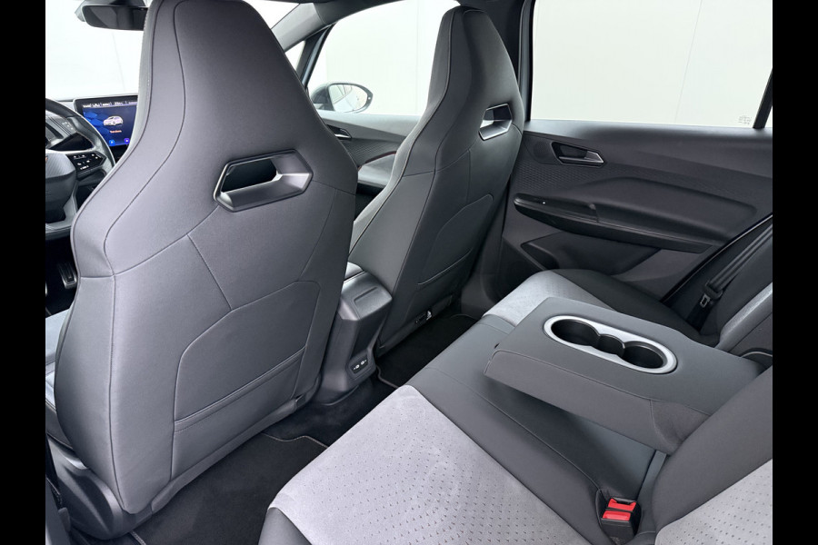 CUPRA Born Performance One 62kWh SOH 93,7% Sport-Comfort Stoelen Navi Camera Stoel+Stuurverwarming Adap.Cruise Android Auto Apple Carplay P Elek.Stoelen Keyless advanced Privacy Glas Lmv Coper Isofix Bluetooth Led Rijstrooksensor 1e Eigenaar Origineel Nederlandse Auto