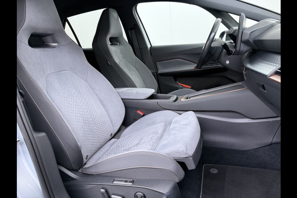 CUPRA Born Performance One 62kWh SOH 93,7% Sport-Comfort Stoelen Navi Camera Stoel+Stuurverwarming Adap.Cruise Android Auto Apple Carplay P Elek.Stoelen Keyless advanced Privacy Glas Lmv Coper Isofix Bluetooth Led Rijstrooksensor 1e Eigenaar Origineel Nederlandse Auto