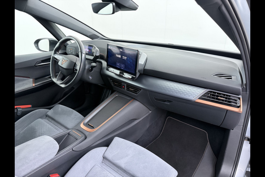 CUPRA Born Performance One 62kWh SOH 93,7% Sport-Comfort Stoelen Navi Camera Stoel+Stuurverwarming Adap.Cruise Android Auto Apple Carplay P Elek.Stoelen Keyless advanced Privacy Glas Lmv Coper Isofix Bluetooth Led Rijstrooksensor 1e Eigenaar Origineel Nederlandse Auto