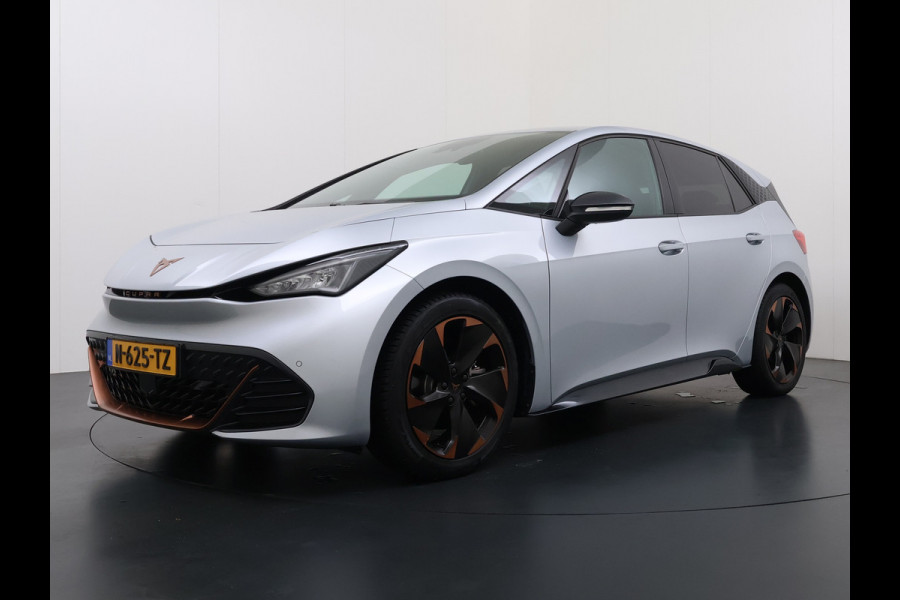CUPRA Born Performance One 62kWh SOH 93,7% Sport-Comfort Stoelen Navi Camera Stoel+Stuurverwarming Adap.Cruise Android Auto Apple Carplay P Elek.Stoelen Keyless advanced Privacy Glas Lmv Coper Isofix Bluetooth Led Rijstrooksensor 1e Eigenaar Origineel Nederlandse Auto