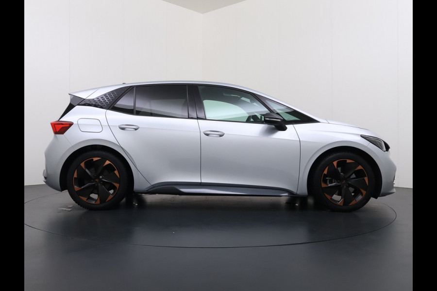 CUPRA Born Performance One 62kWh SOH 93,7% Sport-Comfort Stoelen Navi Camera Stoel+Stuurverwarming Adap.Cruise Android Auto Apple Carplay P Elek.Stoelen Keyless advanced Privacy Glas Lmv Coper Isofix Bluetooth Led Rijstrooksensor 1e Eigenaar Origineel Nederlandse Auto