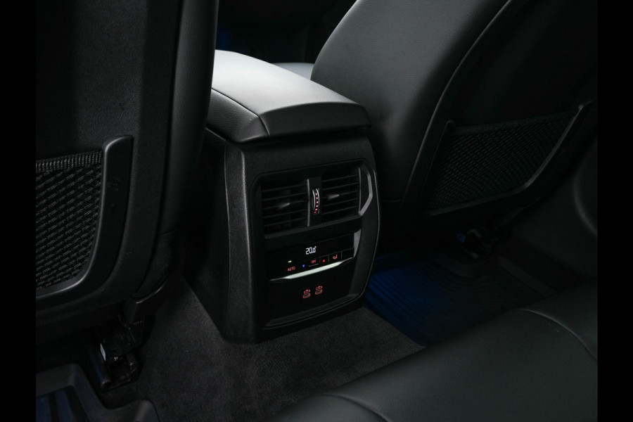BMW 3 Serie Touring 330e M-Sportpack High Executive (Plug-in) Aut. *LEATHER-MICROFIBRE | FULL-LED | DIGI-COCKPIT | HEATED-SPORTSEATS | CAMERA | CARPLAY | SHIFTPADDLES | NAVI-FULLMAP | PRIVACY-GLASS | ECC | PDC | CRUISE | TOWBAR | 18''ALU*