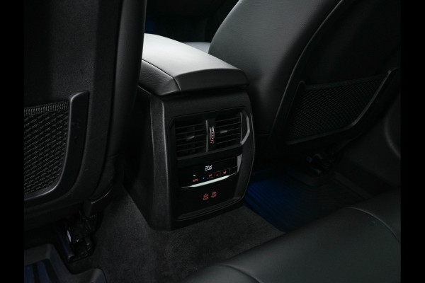 BMW 3 Serie Touring 330e M-Sportpack High Executive (Plug-in) Aut. *LEATHER-MICROFIBRE | FULL-LED | DIGI-COCKPIT | HEATED-SPORTSEATS | CAMERA | CARPLAY | SHIFTPADDLES | NAVI-FULLMAP | PRIVACY-GLASS | ECC | PDC | CRUISE | TOWBAR | 18''ALU*