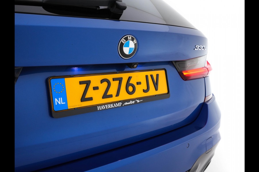 BMW 3 Serie Touring 330e M-Sportpack High Executive (Plug-in) Aut. *LEATHER-MICROFIBRE | FULL-LED | DIGI-COCKPIT | HEATED-SPORTSEATS | CAMERA | CARPLAY | SHIFTPADDLES | NAVI-FULLMAP | PRIVACY-GLASS | ECC | PDC | CRUISE | TOWBAR | 18''ALU*