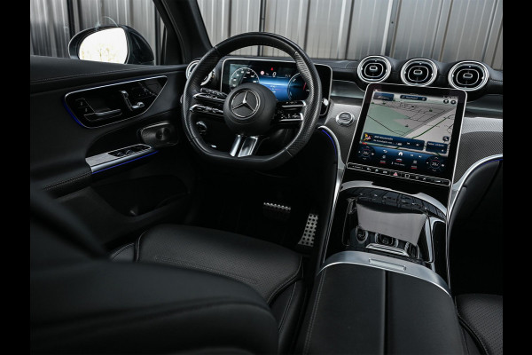 Mercedes-Benz GLC 300e 4MATIC AMG Line | Panoramadak | Burmester | Night pack | Head-up | 360 camera | Digital light | Keyless | Stoelverwarming | Ambiance interieur