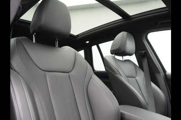 BMW X3 xDrive30e X Line FACELIFT PHEV 293pk Dealer O.H. | Trekhaak Af Fabriek | Panodak | Camera | Sfeerverlichting | Lederen Sportstoelen Verwarmd | Apple Carplay | Navigatie | DAB | Virtual | Cruise Control | Plug In Hybrid |