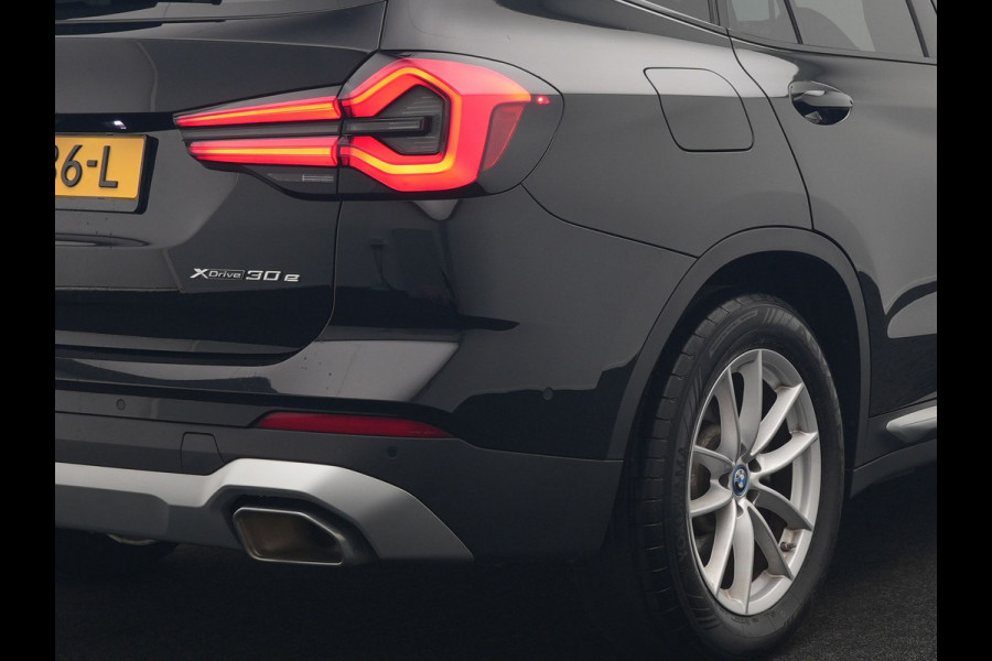 BMW X3 xDrive30e X Line FACELIFT PHEV 293pk Dealer O.H. | Trekhaak Af Fabriek | Panodak | Camera | Sfeerverlichting | Lederen Sportstoelen Verwarmd | Apple Carplay | Navigatie | DAB | Virtual | Cruise Control | Plug In Hybrid |