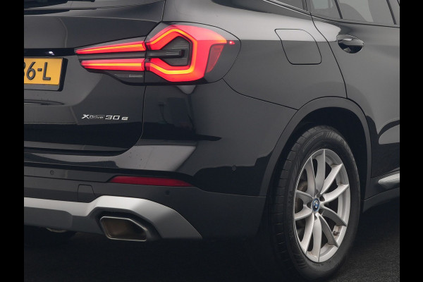 BMW X3 xDrive30e X Line FACELIFT PHEV 293pk Dealer O.H. | Trekhaak Af Fabriek | Panodak | Camera | Sfeerverlichting | Lederen Sportstoelen Verwarmd | Apple Carplay | Navigatie | DAB | Virtual | Cruise Control | Plug In Hybrid |
