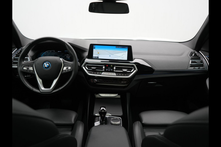 BMW X3 xDrive30e X Line FACELIFT PHEV 293pk Dealer O.H. | Trekhaak Af Fabriek | Panodak | Camera | Sfeerverlichting | Lederen Sportstoelen Verwarmd | Apple Carplay | Navigatie | DAB | Virtual | Cruise Control | Plug In Hybrid |