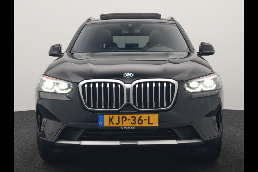 BMW X3 xDrive30e X Line FACELIFT PHEV 293pk Dealer O.H. | Trekhaak Af Fabriek | Panodak | Camera | Sfeerverlichting | Lederen Sportstoelen Verwarmd | Apple Carplay | Navigatie | DAB | Virtual | Cruise Control | Plug In Hybrid |