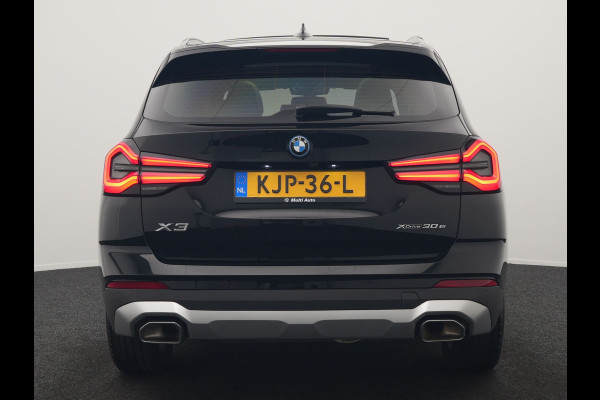 BMW X3 xDrive30e X Line FACELIFT PHEV 293pk Dealer O.H. | Trekhaak Af Fabriek | Panodak | Camera | Sfeerverlichting | Lederen Sportstoelen Verwarmd | Apple Carplay | Navigatie | DAB | Virtual | Cruise Control | Plug In Hybrid |