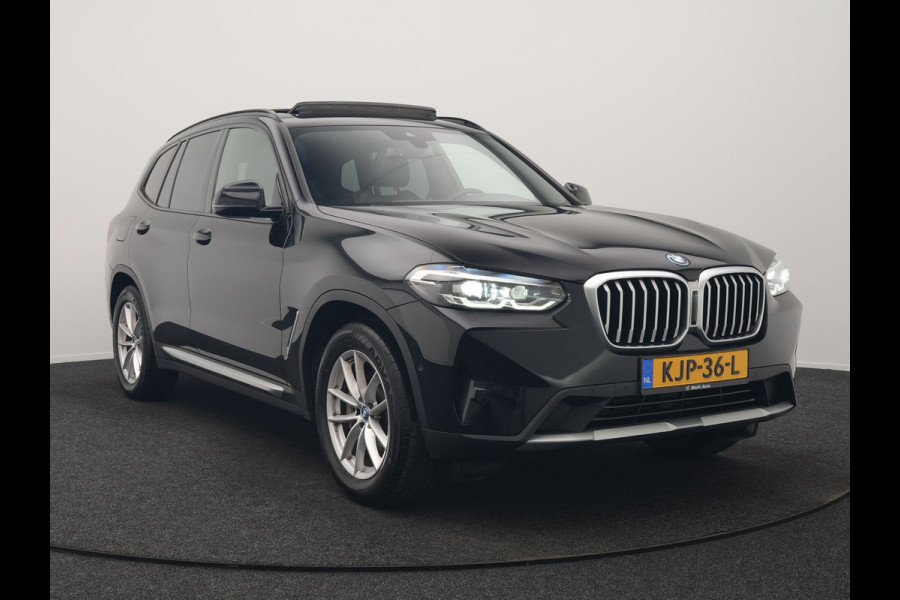 BMW X3 xDrive30e X Line FACELIFT PHEV 293pk Dealer O.H. | Trekhaak Af Fabriek | Panodak | Camera | Sfeerverlichting | Lederen Sportstoelen Verwarmd | Apple Carplay | Navigatie | DAB | Virtual | Cruise Control | Plug In Hybrid |