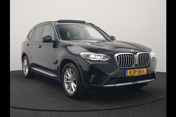 BMW X3 xDrive30e X Line FACELIFT PHEV 293pk Dealer O.H. | Trekhaak Af Fabriek | Panodak | Camera | Sfeerverlichting | Lederen Sportstoelen Verwarmd | Apple Carplay | Navigatie | DAB | Virtual | Cruise Control | Plug In Hybrid |