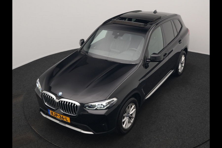 BMW X3 xDrive30e X Line FACELIFT PHEV 293pk Dealer O.H. | Trekhaak Af Fabriek | Panodak | Camera | Sfeerverlichting | Lederen Sportstoelen Verwarmd | Apple Carplay | Navigatie | DAB | Virtual | Cruise Control | Plug In Hybrid |