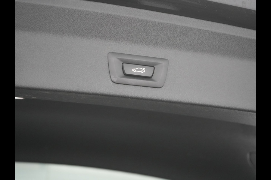 BMW X3 xDrive30e X Line FACELIFT PHEV 293pk Dealer O.H. | Trekhaak Af Fabriek | Panodak | Camera | Sfeerverlichting | Lederen Sportstoelen Verwarmd | Apple Carplay | Navigatie | DAB | Virtual | Cruise Control | Plug In Hybrid |