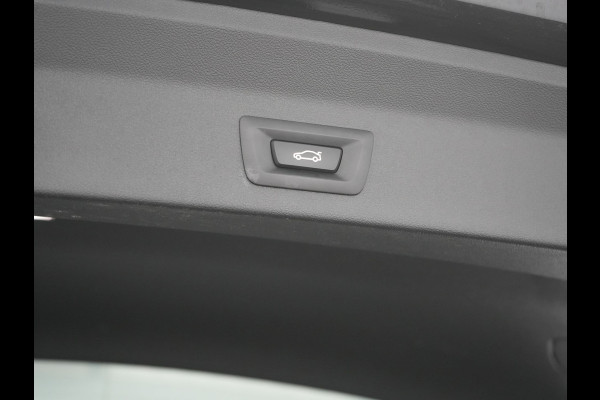 BMW X3 xDrive30e X Line FACELIFT PHEV 293pk Dealer O.H. | Trekhaak Af Fabriek | Panodak | Camera | Sfeerverlichting | Lederen Sportstoelen Verwarmd | Apple Carplay | Navigatie | DAB | Virtual | Cruise Control | Plug In Hybrid |