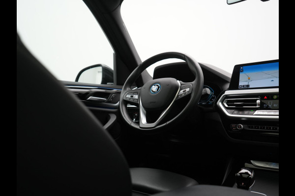 BMW X3 xDrive30e X Line FACELIFT PHEV 293pk Dealer O.H. | Trekhaak Af Fabriek | Panodak | Camera | Sfeerverlichting | Lederen Sportstoelen Verwarmd | Apple Carplay | Navigatie | DAB | Virtual | Cruise Control | Plug In Hybrid |