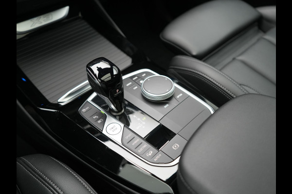 BMW X3 xDrive30e X Line FACELIFT PHEV 293pk Dealer O.H. | Trekhaak Af Fabriek | Panodak | Camera | Sfeerverlichting | Lederen Sportstoelen Verwarmd | Apple Carplay | Navigatie | DAB | Virtual | Cruise Control | Plug In Hybrid |