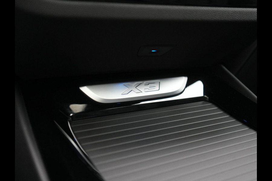 BMW X3 xDrive30e X Line FACELIFT PHEV 293pk Dealer O.H. | Trekhaak Af Fabriek | Panodak | Camera | Sfeerverlichting | Lederen Sportstoelen Verwarmd | Apple Carplay | Navigatie | DAB | Virtual | Cruise Control | Plug In Hybrid |