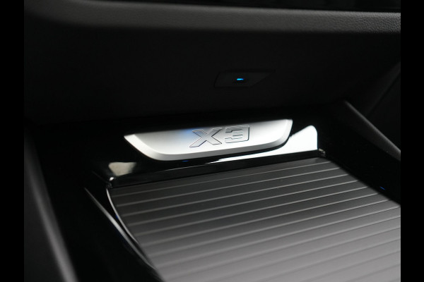 BMW X3 xDrive30e X Line FACELIFT PHEV 293pk Dealer O.H. | Trekhaak Af Fabriek | Panodak | Camera | Sfeerverlichting | Lederen Sportstoelen Verwarmd | Apple Carplay | Navigatie | DAB | Virtual | Cruise Control | Plug In Hybrid |