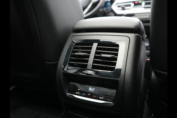 BMW X3 xDrive30e X Line FACELIFT PHEV 293pk Dealer O.H. | Trekhaak Af Fabriek | Panodak | Camera | Sfeerverlichting | Lederen Sportstoelen Verwarmd | Apple Carplay | Navigatie | DAB | Virtual | Cruise Control | Plug In Hybrid |