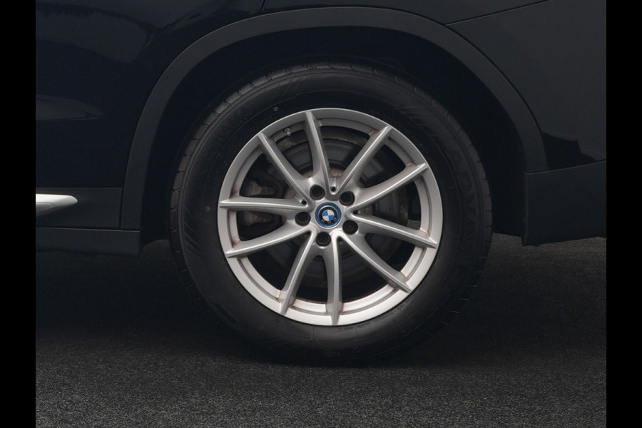 BMW X3 xDrive30e X Line FACELIFT PHEV 293pk Dealer O.H. | Trekhaak Af Fabriek | Panodak | Camera | Sfeerverlichting | Lederen Sportstoelen Verwarmd | Apple Carplay | Navigatie | DAB | Virtual | Cruise Control | Plug In Hybrid |