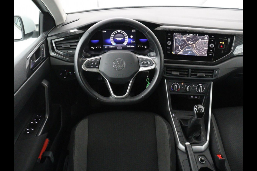 Volkswagen Polo 1.0 TSI Life | Carplay | Navigatie | Parkeerhulp | Adaptive cruise | Airco | File Assistent | Bluetooth | Digital Cockpit | Full LED | Origineel NL