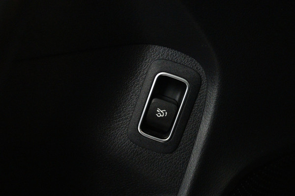Mercedes-Benz CLA-Klasse 200 Business Solution AMG (PANORAMADAK, SFEERVERLICHTING, STOELVERWARMING, 1e EIGENAAR, GOED ONDERHOUDEN)