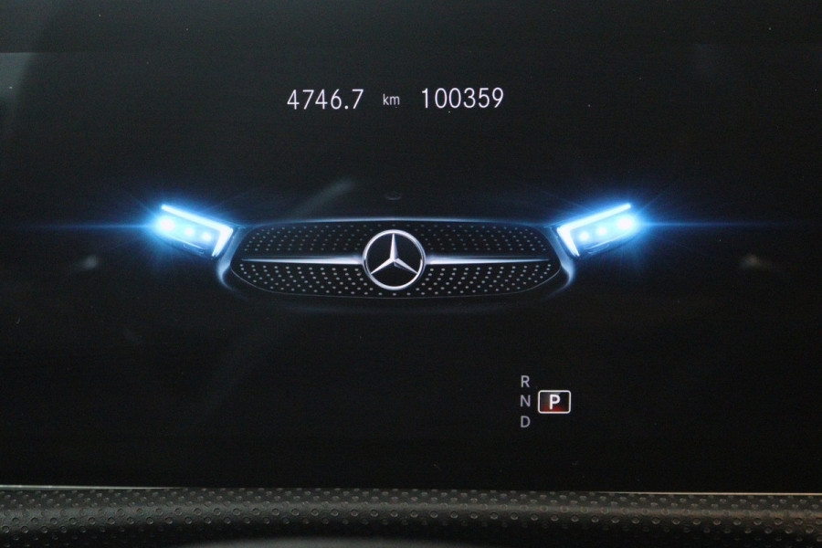 Mercedes-Benz CLA-Klasse 200 Business Solution AMG (PANORAMADAK, SFEERVERLICHTING, STOELVERWARMING, 1e EIGENAAR, GOED ONDERHOUDEN)
