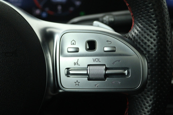 Mercedes-Benz CLA-Klasse 200 Business Solution AMG (PANORAMADAK, SFEERVERLICHTING, STOELVERWARMING, 1e EIGENAAR, GOED ONDERHOUDEN)