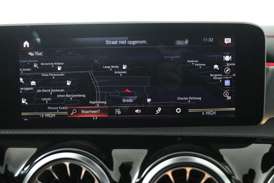 Mercedes-Benz CLA-Klasse 200 Business Solution AMG (PANORAMADAK, SFEERVERLICHTING, STOELVERWARMING, 1e EIGENAAR, GOED ONDERHOUDEN)