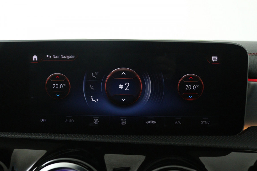 Mercedes-Benz CLA-Klasse 200 Business Solution AMG (PANORAMADAK, SFEERVERLICHTING, STOELVERWARMING, 1e EIGENAAR, GOED ONDERHOUDEN)