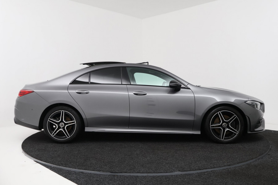 Mercedes-Benz CLA-Klasse 200 Business Solution AMG (PANORAMADAK, SFEERVERLICHTING, STOELVERWARMING, 1e EIGENAAR, GOED ONDERHOUDEN)