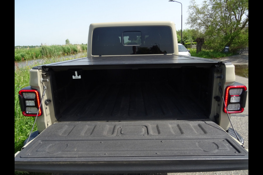 Jeep GLADIATOR 3.0 V6 OVERLAND * GRIJS KENTEKEN en/of 5 ZITPLAATSEN !!